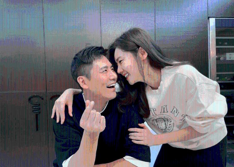 豆娃踢足球